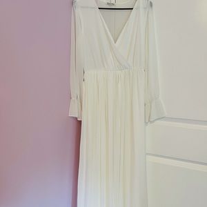 Maternity shoot gown.white chiffon with sleeves.